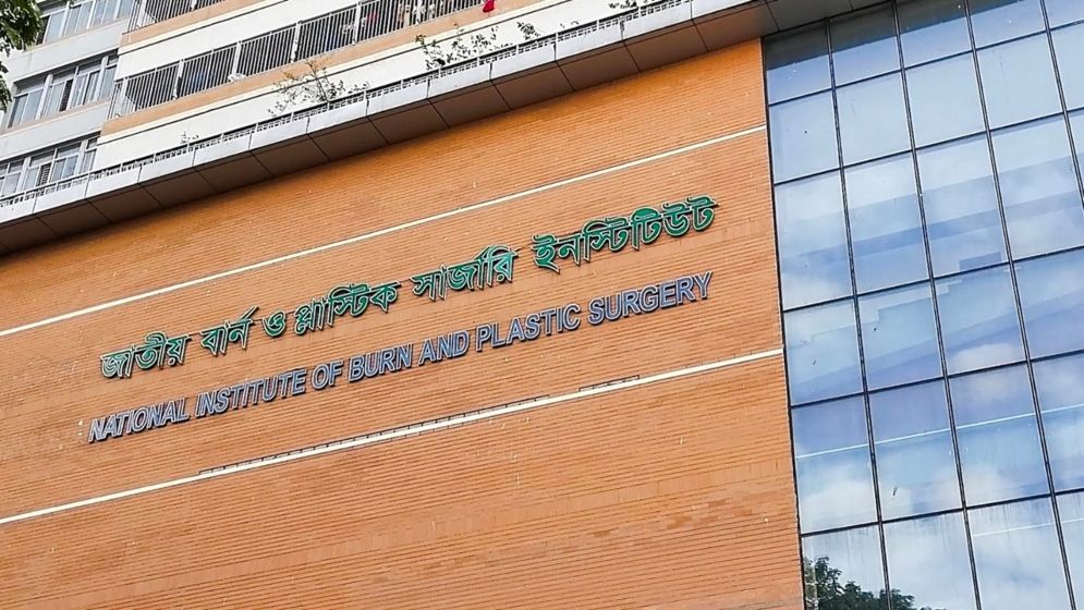 মোহাম্মদপুরে প্রাইভেটকারের সিলিন্ডার বিস্ফোরণ: দগ্ধ ৮, ভর্তি ২