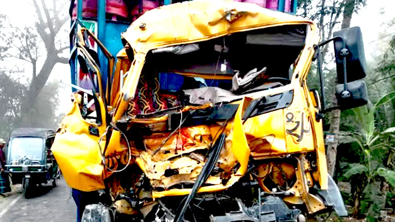 ঢাকা-বরিশাল মহাসড়কে ভয়াবহ ট্রাক দুর্ঘটনা: রাজৈরে যুবক নিহত, ১ আহত