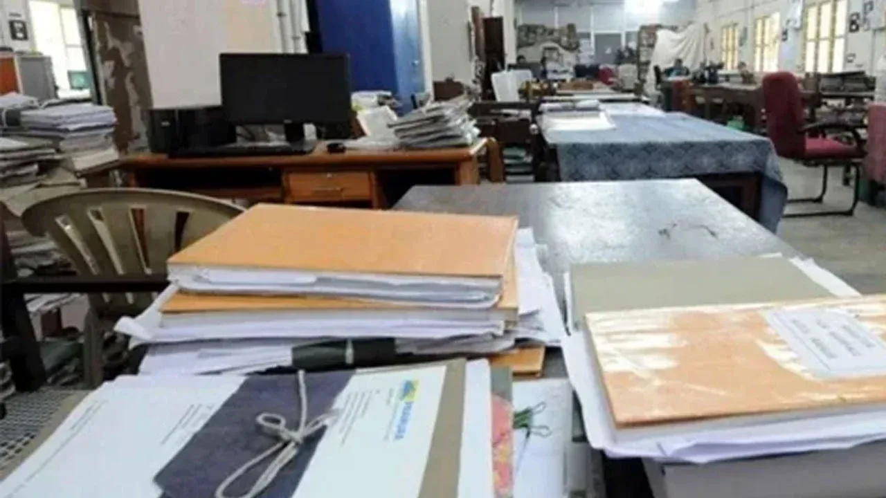 নাগরিক সেবায় গতি আনতে সরকারি কর্মকর্তাদের অফিসে বাধ্যতামূলক উপস্থিতি