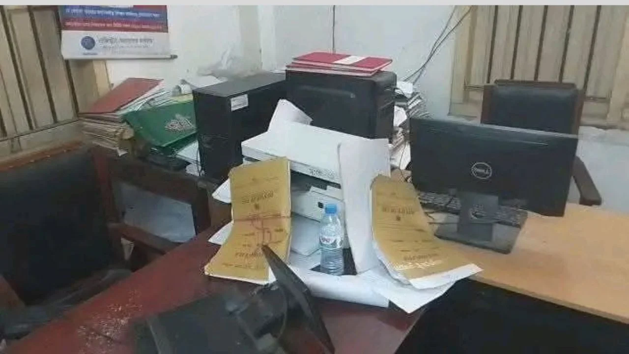 āĻā§āĻŦāĻŋāύā§āĻĻāĻāĻā§āĻā§ āĻāĻāύāĻŋā§āύ āĻĒāϰāĻŋāώāĻĻā§ āĻšāĻžāĻŽāϞāĻž, āĻāĻžāĻāĻā§āϰ āĻ āϞā§āĻāĻĒāĻžāĻ: āĻāĻžāĻŽāĻžā§āĻžāϤ āĻāϰā§āĻŽā§ āĻĒāϰāĻŋāĻā§ā§āϰ āĻ
āĻāĻŋāϝā§āĻ, āĻ
āϏā§āĻŦā§āĻāĻžāϰ āĻāĻžāĻŽāĻžā§āĻžāϤā§āϰ