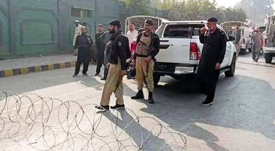 পাকিস্তানে পুলিশ ভ্যানে ভয়াবহ বিস্ফোরণ: ৭ পুলিশ সদস্য নিহত