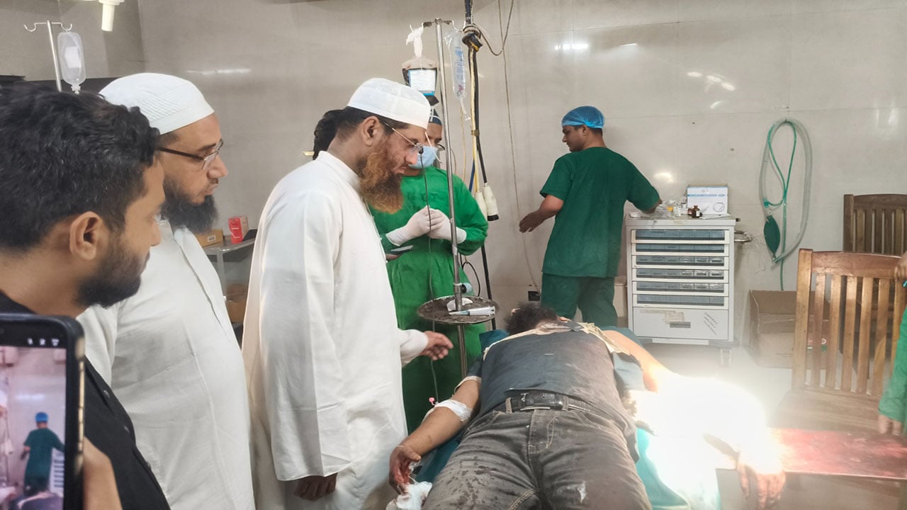 জুলাইযোদ্ধা ইব্রাহিম খলিলের ওপর হামলা: মামুনুল হকের তীব্র নিন্দা ও নিরাপত্তা দাবি