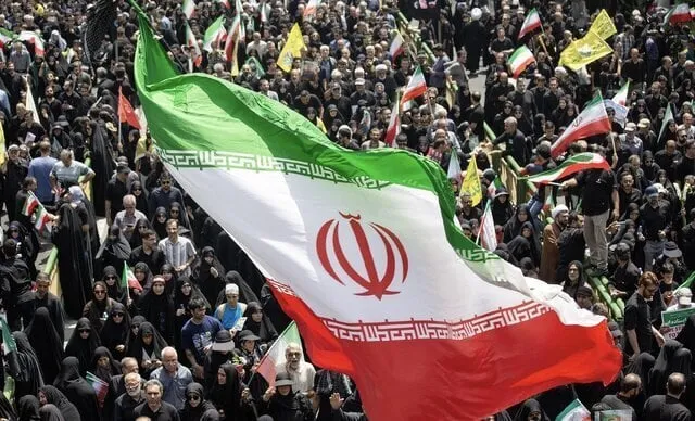 ইরান যুদ্ধবিরতি চুক্তিকে কূটনৈতিক জয় হিসেবে অভিহিত, হরমুজ প্রণালীর নিয়ন্ত্রণ ও সেনা প্রত্যাহারের দাবি